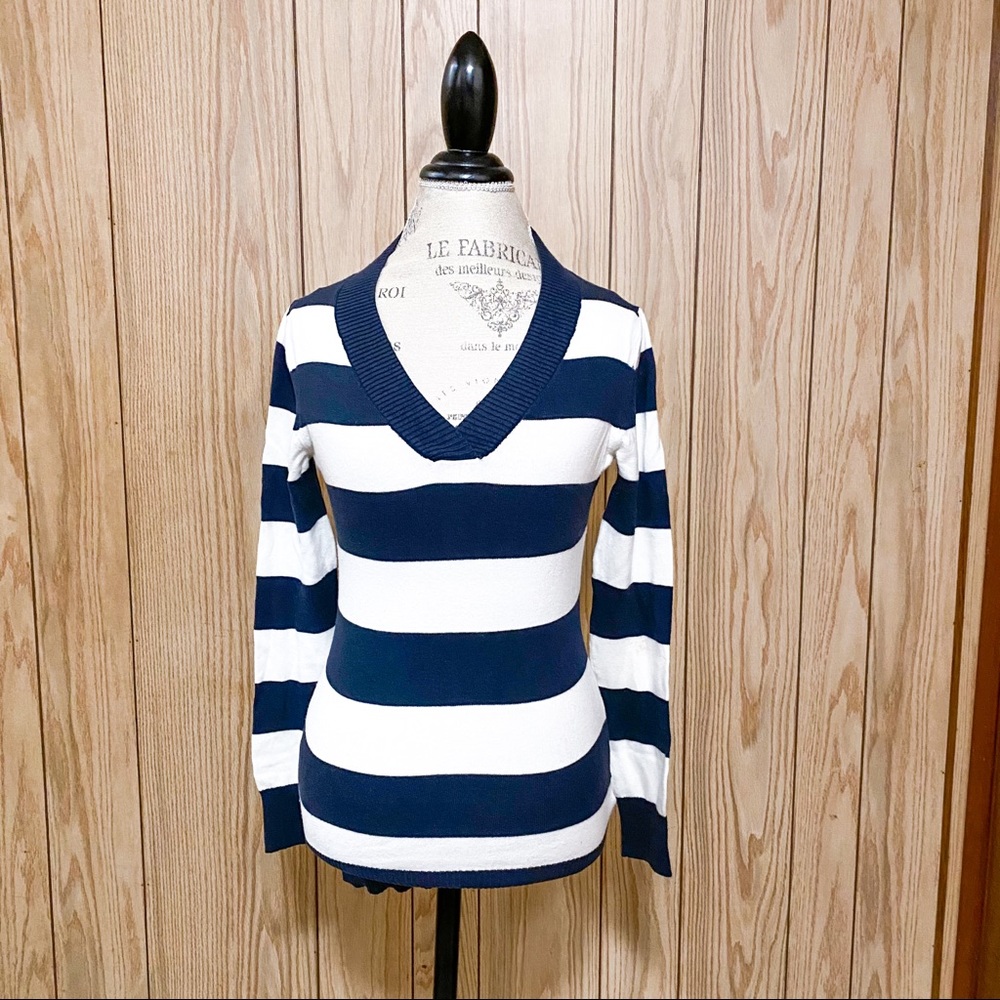 ⭐️Gap V Neck Sweater Dark Blue & White Stripe